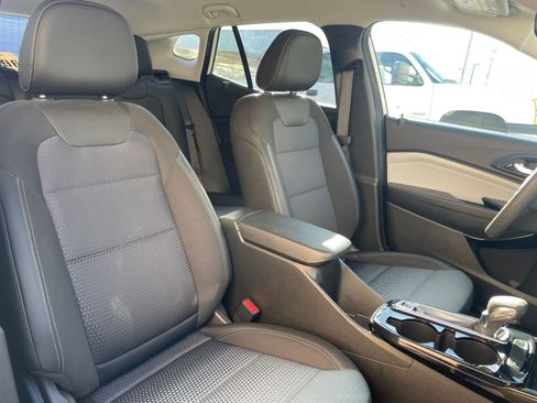 Used 2025 Chevrolet Trax LT image 35