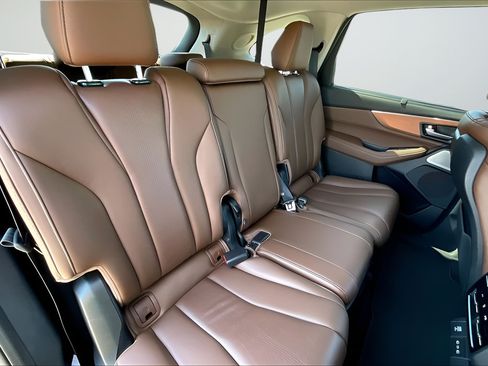 Used 2025 Acura MDX FWD w/ Technology Package image 19