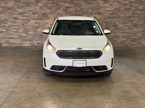 Used 2017 Kia Niro LX FWD image 2