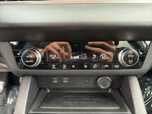 Used 2025 Mitsubishi Outlander SE image 25