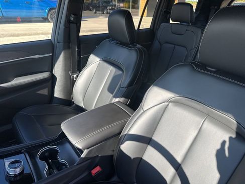 New 2025 Jeep Grand Cherokee L Limited image 10