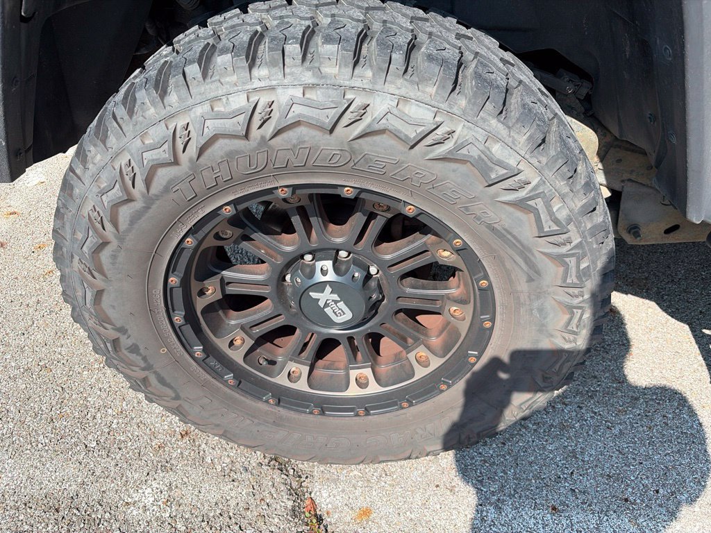 Used 2005 HUMMER H2 SUT w/ Preferred Equipment Group AWD/4WD image 11