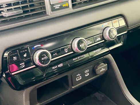 Used 2024 Honda Pilot Elite image 15