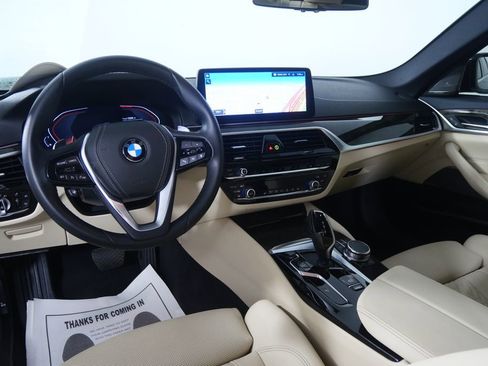 Used 2023 BMW 530i w/ Premium Package image 18