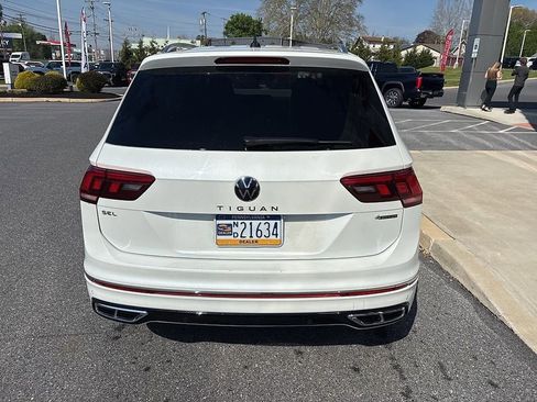 Used 2024 Volkswagen Tiguan SEL R-Line AWD/4WD image 3
