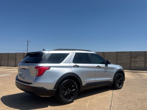 Used 2020 Ford Explorer XLT w/ Equipment Group 202A RWD image 23