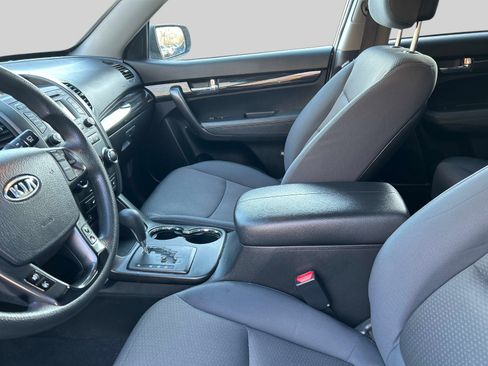 Used 2013 Kia Sorento LX w/ Convenience Pkg image 18