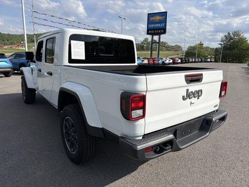 Used 2023 Jeep Gladiator Overland AWD/4WD image 6