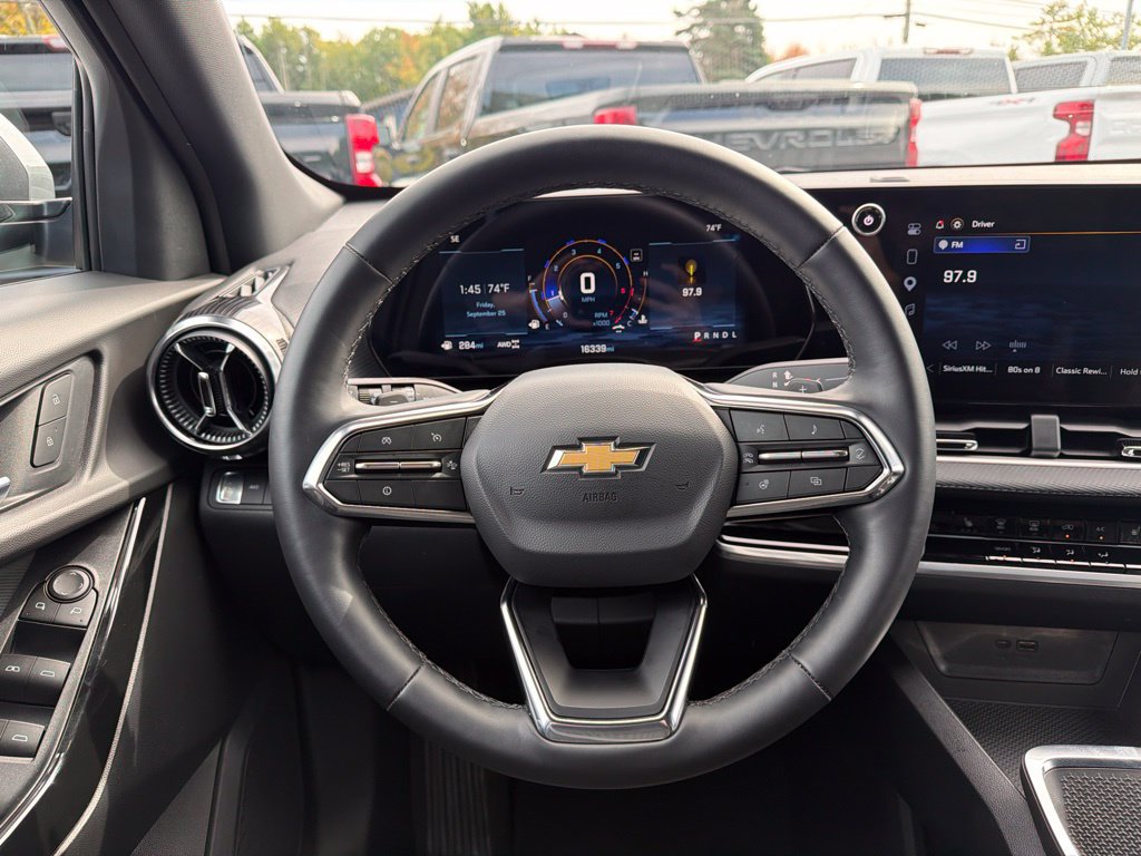 Used 2026 Chevrolet Equinox LT AWD/4WD image 12