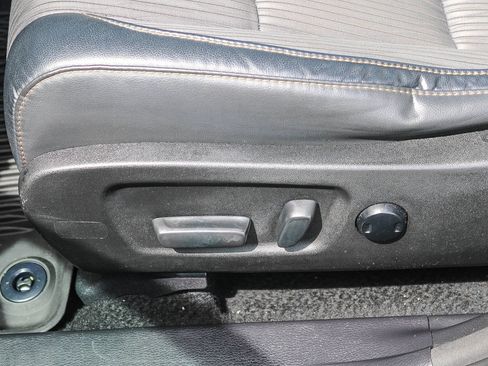 Used 2018 Toyota Highlander Plus FWD image 20