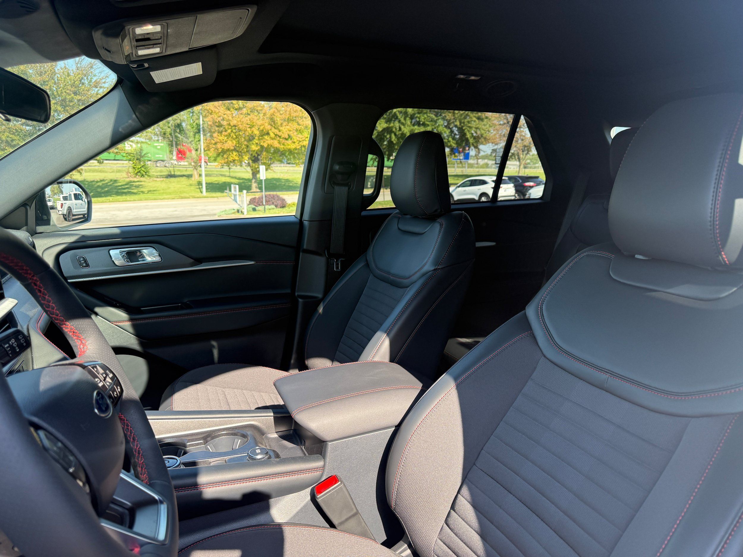 Used 2026 Ford Explorer ST-Line AWD/4WD image 2