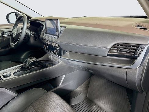 Used 2022 Nissan Rogue SV image 26