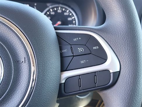 Used 2023 Jeep Renegade Latitude image 18