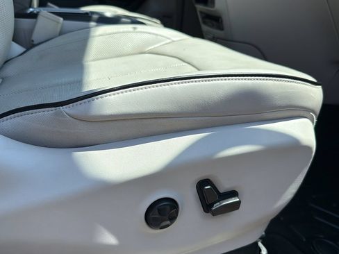 Used 2018 Chrysler Pacifica Limited w/ Advanced Safetytec Group FWD image 24