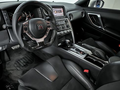 Used 2009 Nissan GT-R Premium image 19