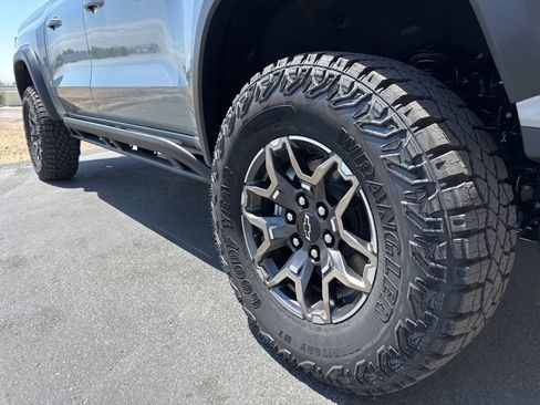 New 2026 Chevrolet Colorado ZR2 w/ Technology Package AWD/4WD image 8