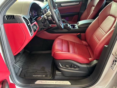 Used 2023 Porsche Cayenne AWD/4WD image 16