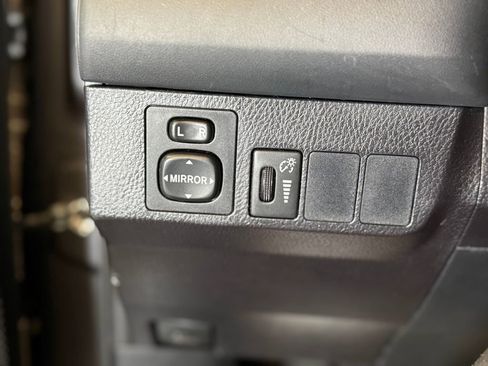 Used 2016 Toyota RAV4 LE AWD/4WD image 18