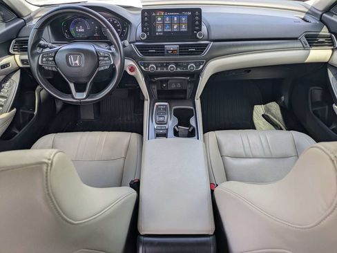 Used 2021 Honda Accord Touring image 2