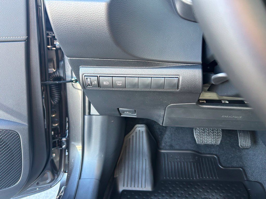 Used 2027 Toyota Corolla XSE FWD image 14
