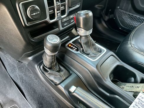 Used 2020 Jeep Wrangler Unlimited Sahara image 21