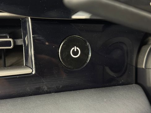 Used 2020 Porsche Taycan image 19