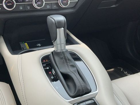 Used 2025 Honda HR-V EX-L image 17