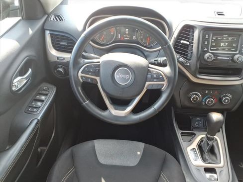 Used 2016 Jeep Cherokee Sport FWD image 32
