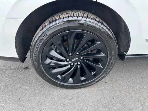 Used 2020 Lincoln Navigator Black Label w/ Cargo Convenience Package image 15