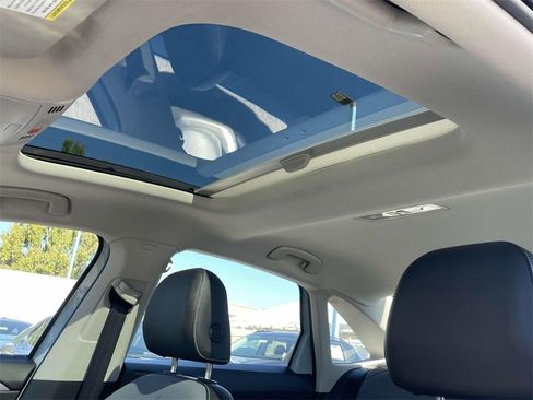 Used 2025 Volkswagen Jetta SE image 18