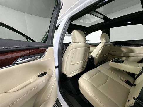 Used 2018 Cadillac XT5 Premium Luxury image 17