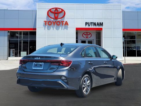 New 2023 Kia Forte LXS FWD image 4