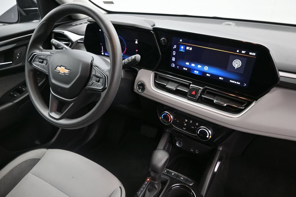 Used 2025 Chevrolet TrailBlazer LT FWD image 17