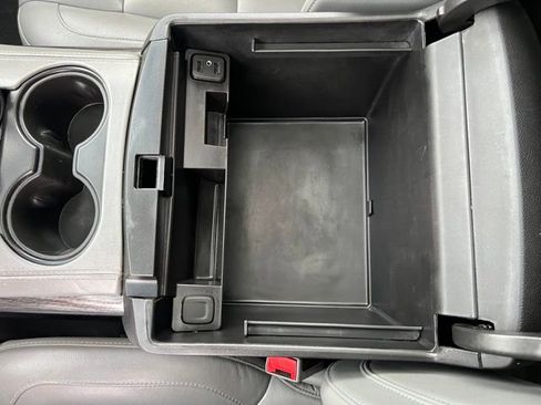 Used 2019 Chevrolet Suburban LT image 32