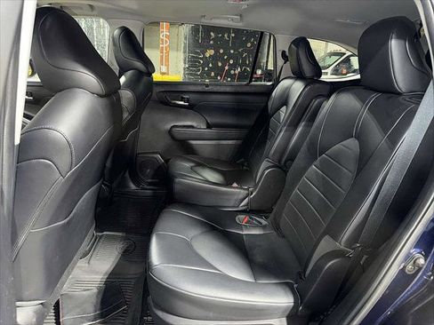 Used 2022 Toyota Highlander XLE image 17
