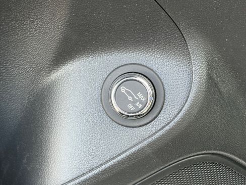 Used 2024 Buick Encore GX Avenir w/ Avenir Technology Package FWD image 9