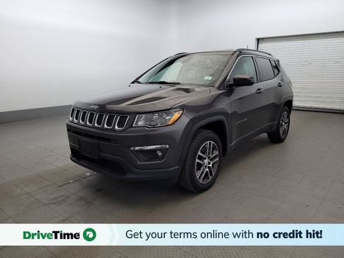 Used 2017 Jeep Compass Latitude w/ Popular Equipment Group AWD/4WD image 1