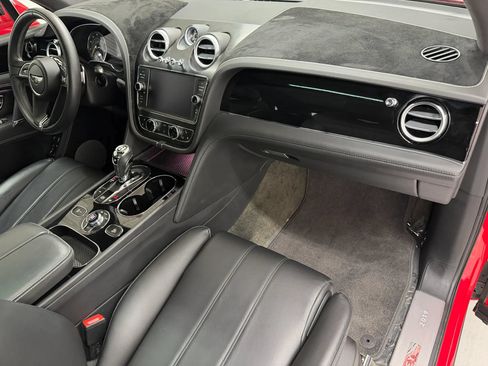 Used 2019 Bentley Bentayga AWD/4WD image 60