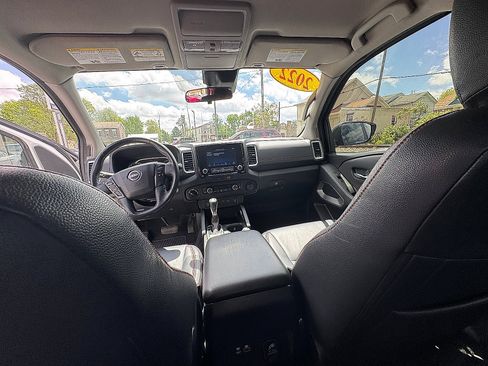 Used 2022 Nissan Frontier SV AWD/4WD image 19