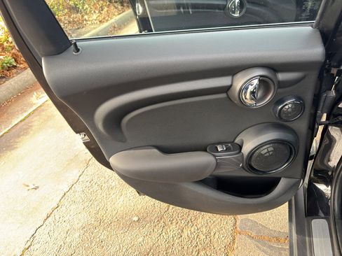 Used 2017 MINI Cooper 4-Door Hardtop image 29