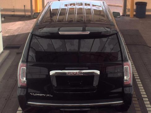 Used 2017 GMC Yukon XL Denali image 5