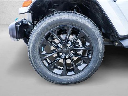 Used 2022 Jeep Wrangler Unlimited Sahara image 9