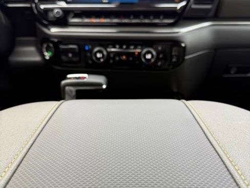 Used 2025 Chevrolet Silverado 1500 ZR2 w/ Technology Package image 39