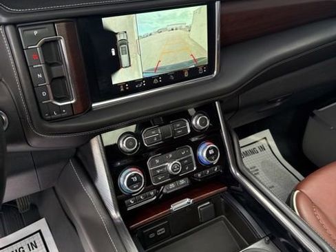 Used 2023 GMC Yukon XL Denali Ultimate AWD/4WD image 12