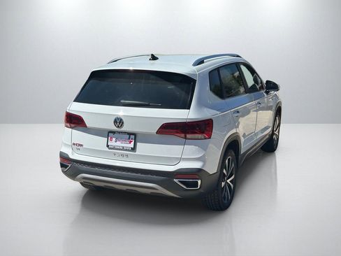 Used 2022 Volkswagen Taos SE FWD image 5