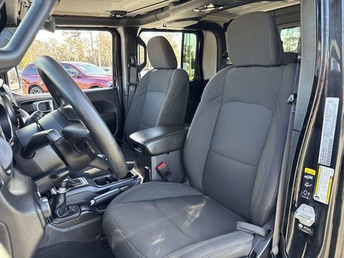 Used 2023 Jeep Gladiator Sport w/ Off Road Group image 11