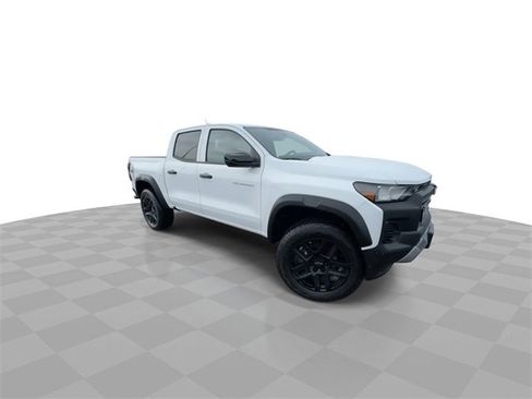 Used 2024 Chevrolet Colorado Trail Boss w/ Advanced Trailering Package image 2