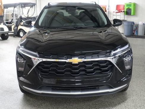 Used 2025 Chevrolet Trax LT w/ Driver Confidence Package FWD image 2