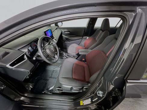 Used 2025 Toyota Corolla SE image 15