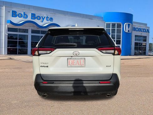 Used 2022 Toyota RAV4 XLE Premium FWD image 6